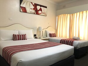 Twin or Triple Room | Desk, soundproofing, iron/ironing board, free WiFi - Golfview Motor Inn (Moorong)