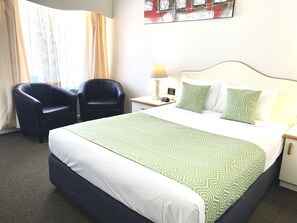 Desk, soundproofing, iron/ironing board, free WiFi