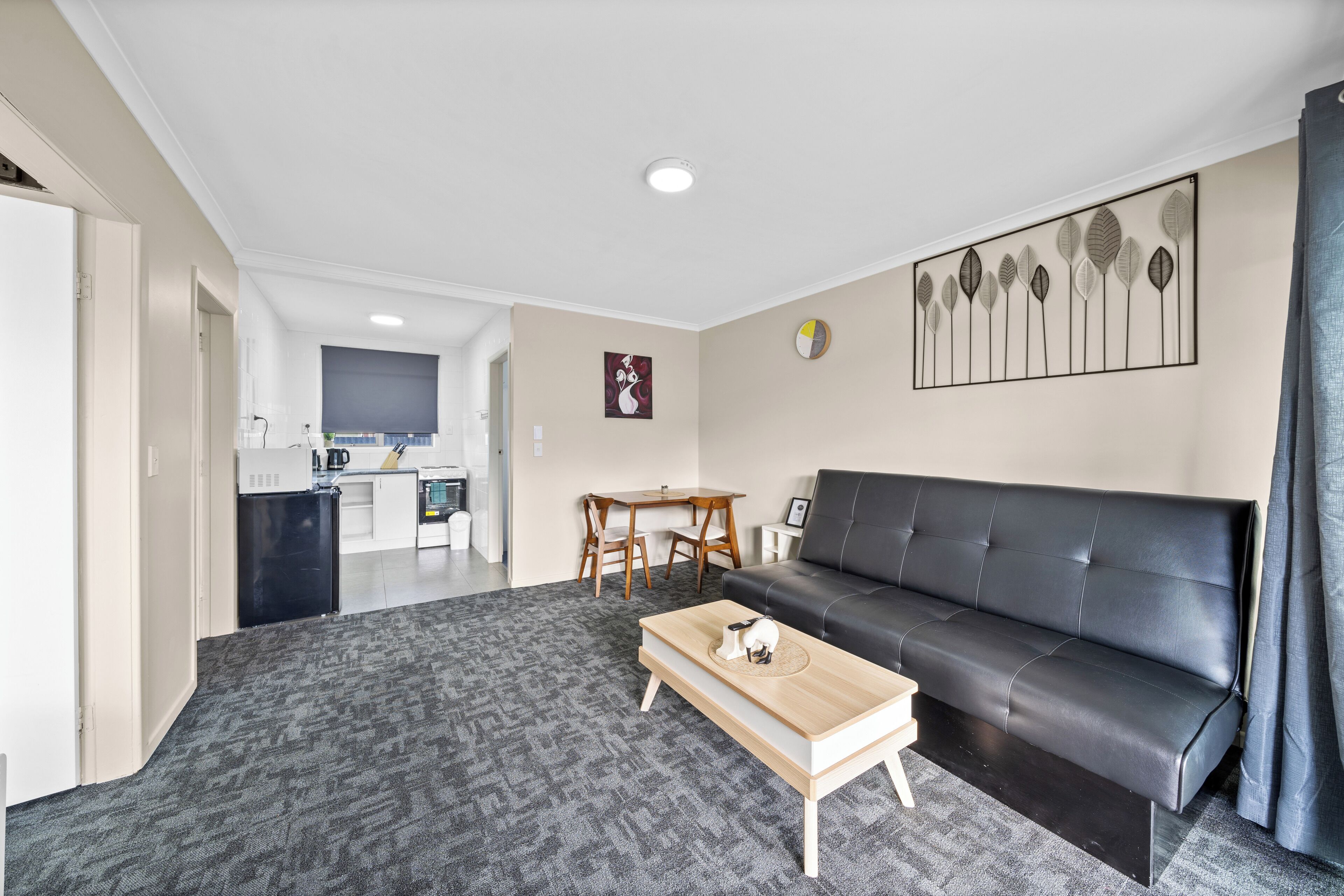 40-英寸智能电视（配备卫星频道）