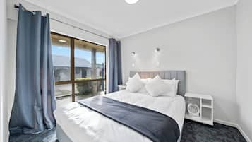 3 bedrooms, premium bedding, free WiFi, bed sheets