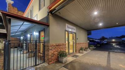 Saltbush Motor Inn