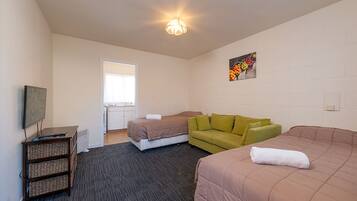 Premium bedding, desk, free WiFi