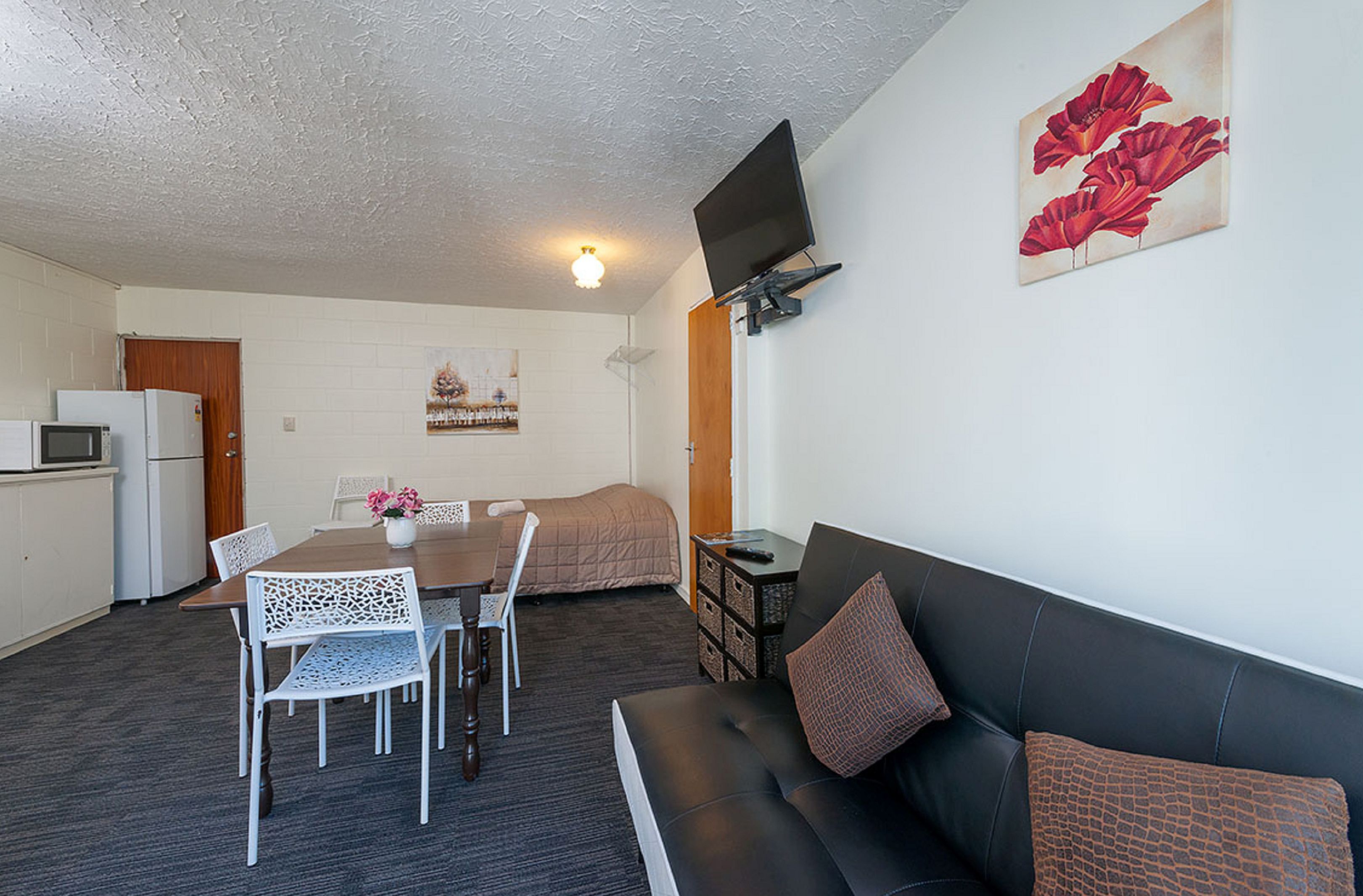 Two Double Bedroom Apartment | Living area | 32-inch LCD TV with premium TV channels, TV