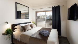Deluxe Apartment - Short Stays Gippsland (Trafalgar)