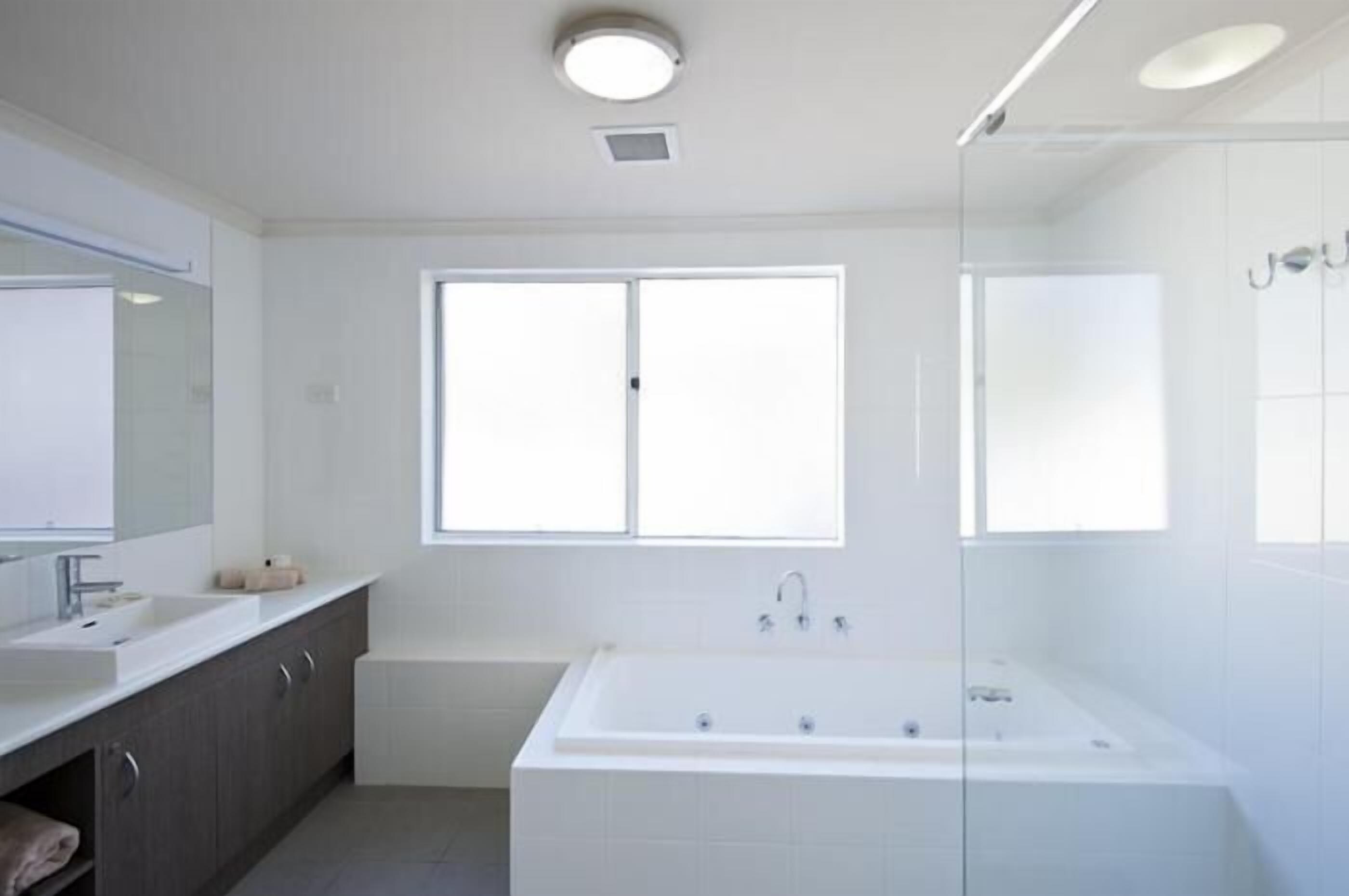 淋浴设施、免费洗浴用品、吹风机、毛巾