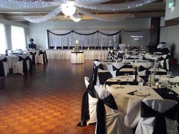Indoor wedding - Tenterfield Golf Club Fairways Lodge (Tenterfield)