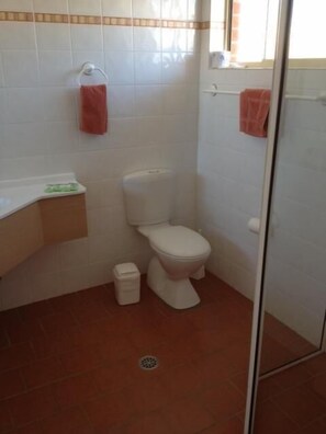 Motel Room | Bathroom