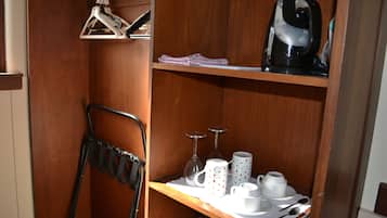 Deluxe Room | Meja, seterika/papan seterika, Wi-fi percuma, cadar katil