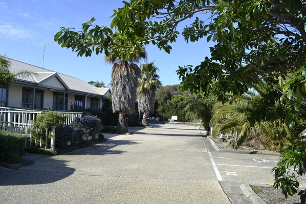 Property grounds - Lightkeepers Inn Motel (Aireys Inlet)