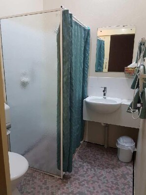 Suite Économique, 1 chambre | Salle de bain