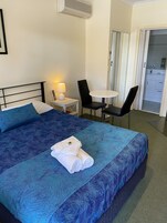 Quarto romântico | Wi-Fi de cortesia, roupa de cama