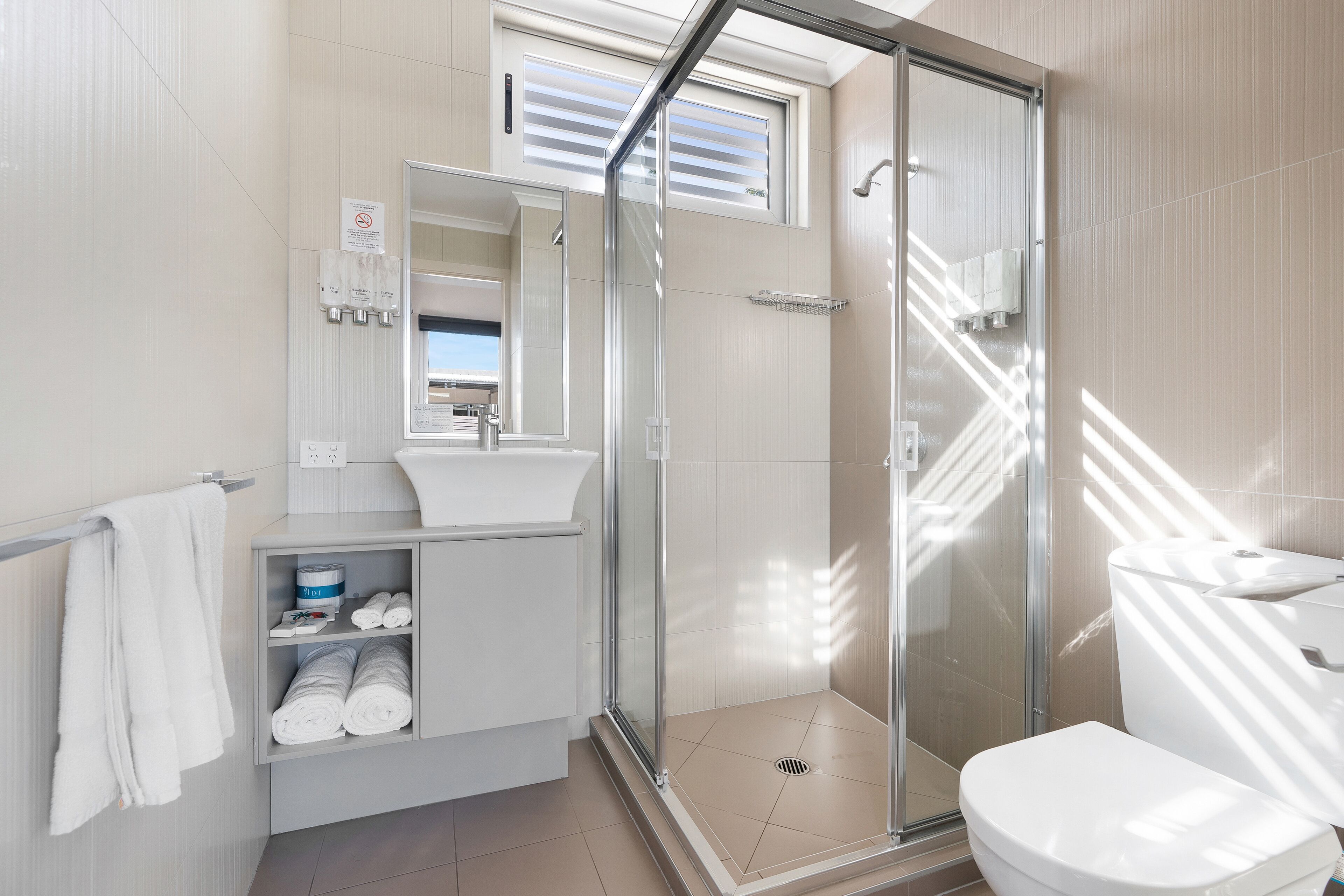 Family Room, Multiple Beds, Kitchenette | Bathroom | Shower, free toiletries, hair dryer, towels