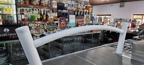 Bar (trong khuôn viên)