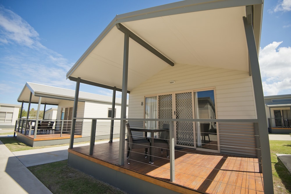 The Bowlo Holiday Cabins image