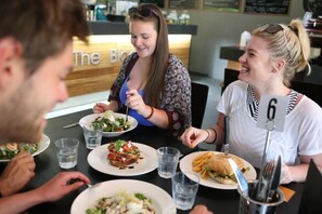 Dining - Yamba Central - Hostel (Yamba)