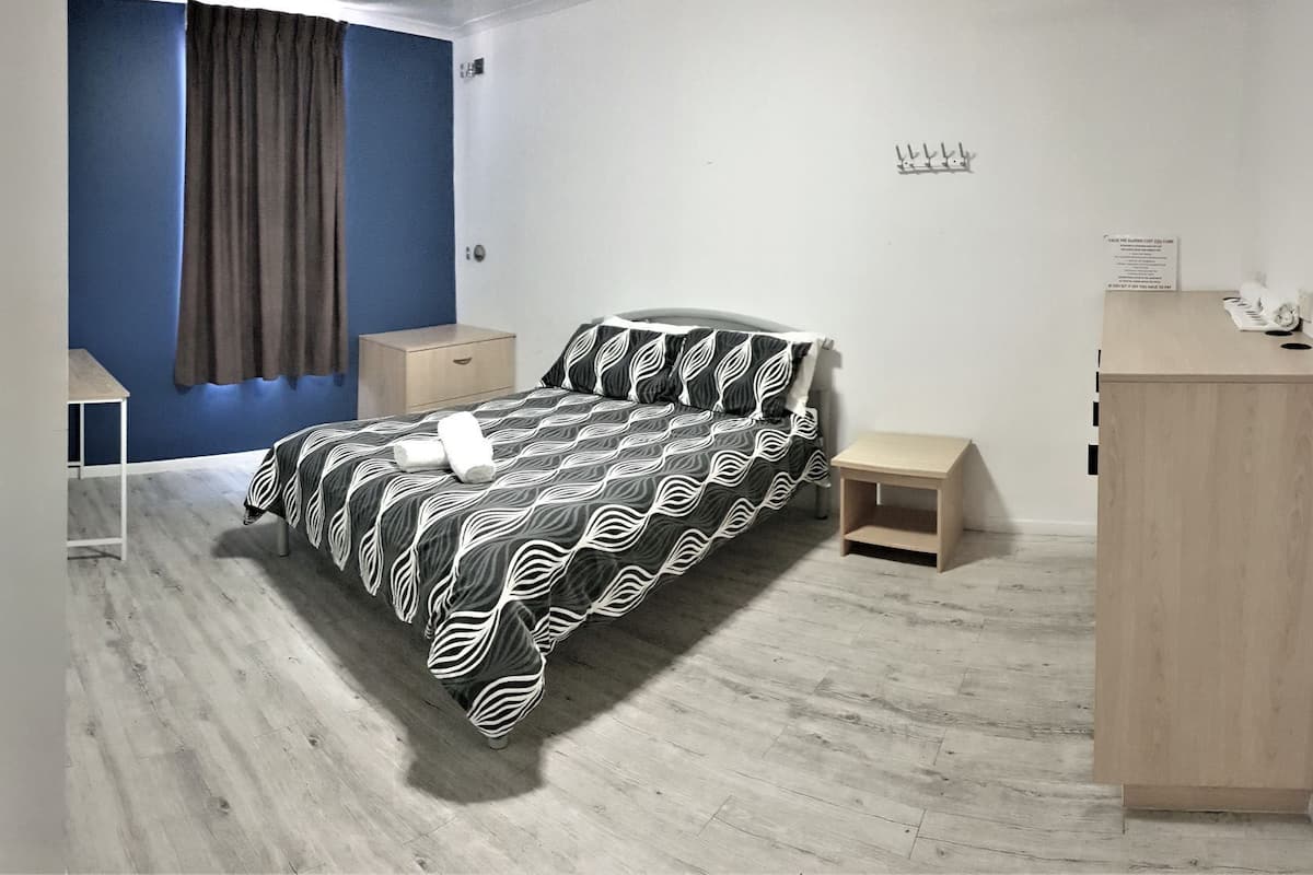 Kamar Basic, kamar mandi umum | Wi-Fi dan seprai linen