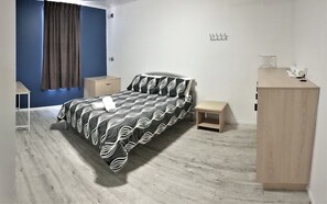 Family shared bathroom | WiFi, bed sheets - Yamba Central - Hostel (Yamba)