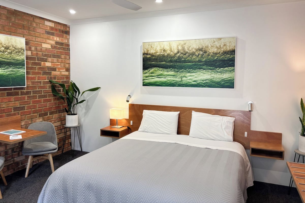 Double Room, 1 Katil Raja (King) | Ruang kerja komputer riba, seterika/papan seterika, Wi-fi percuma