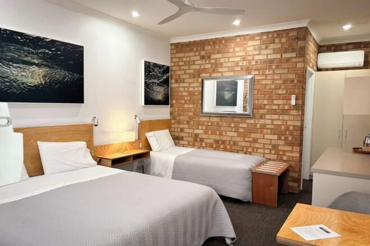 Laptop workspace, iron/ironing board, free WiFi, bed sheets