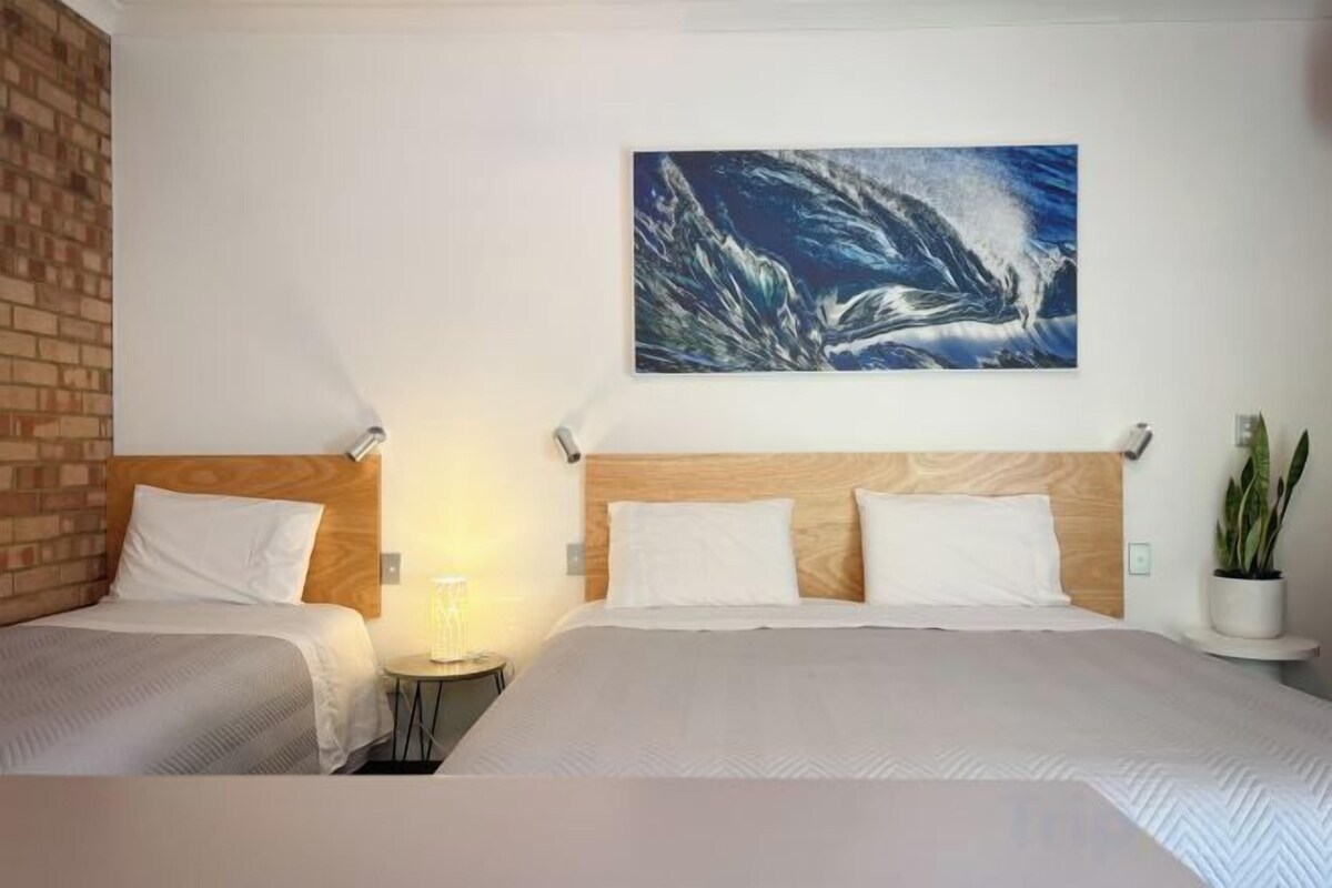 Laptop workspace, iron/ironing board, WiFi (free), bed sheets