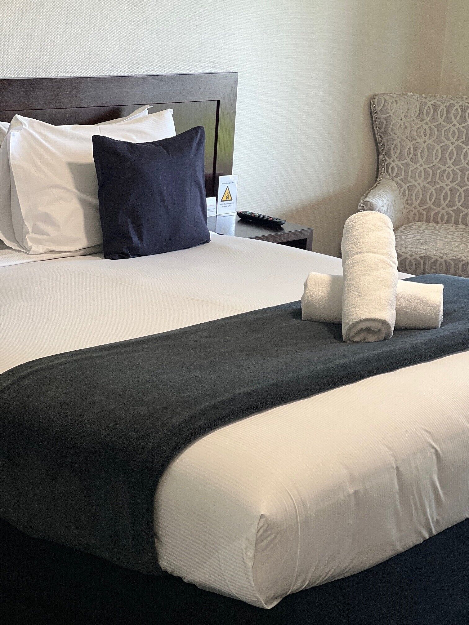 Minibar, desk, iron/ironing board, WiFi (free)