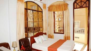 Minibar, desk, free WiFi