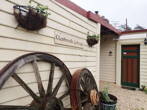 Glenbrook House and Cottage