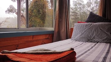 Traditional Cottage, 2 Bedrooms, Non Smoking, Kitchen (Glenbrook Cottage) | 1 bedroom, bed sheets