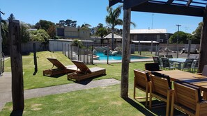 BBQ/picnic Area - Boat Ramp Motel (Ocean Grove)