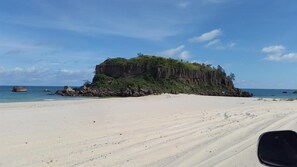 On the beach - Walkabout Lodge (Nhulunbuy)