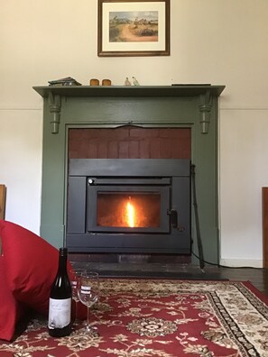 Standard Cottage, 1 Bedroom, Non Smoking, Kitchen | Living room