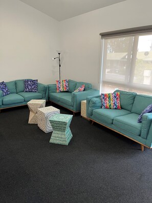 スーペリア ヴィラ | リビング エリア | 液晶テレビ