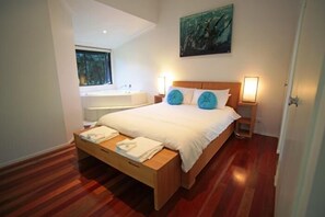 Iron/ironing board - Crookneck Retreat (Glass House Mountains)