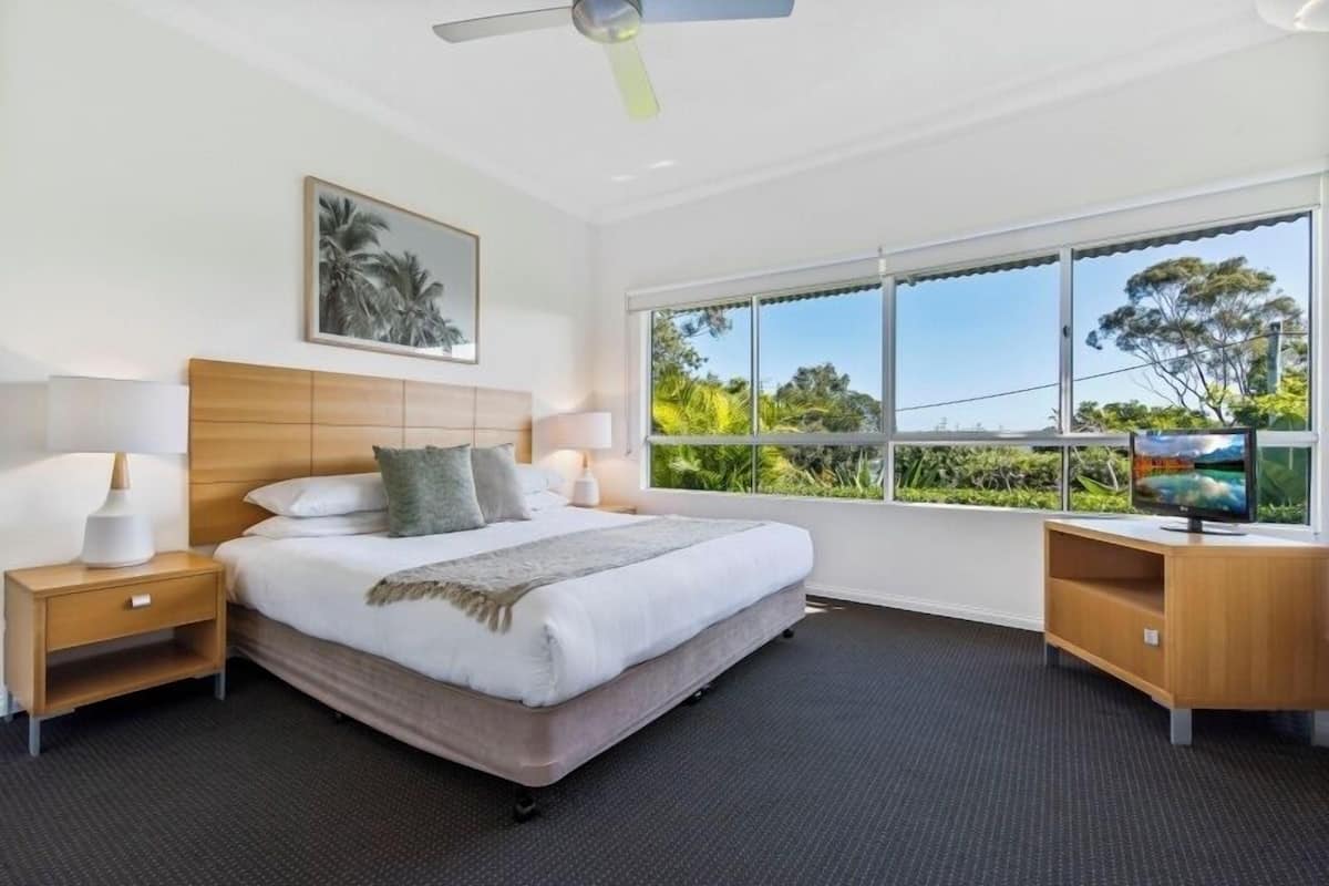 1 bedroom, individually decorated, individually furnished