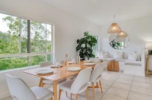 Individually decorated, individually furnished, iron/ironing board - The Lookout Resort (Noosa Heads)