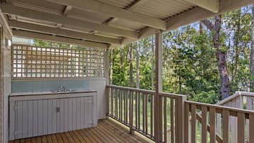 Superior 2 Bedroom Cabin | Terrace/patio