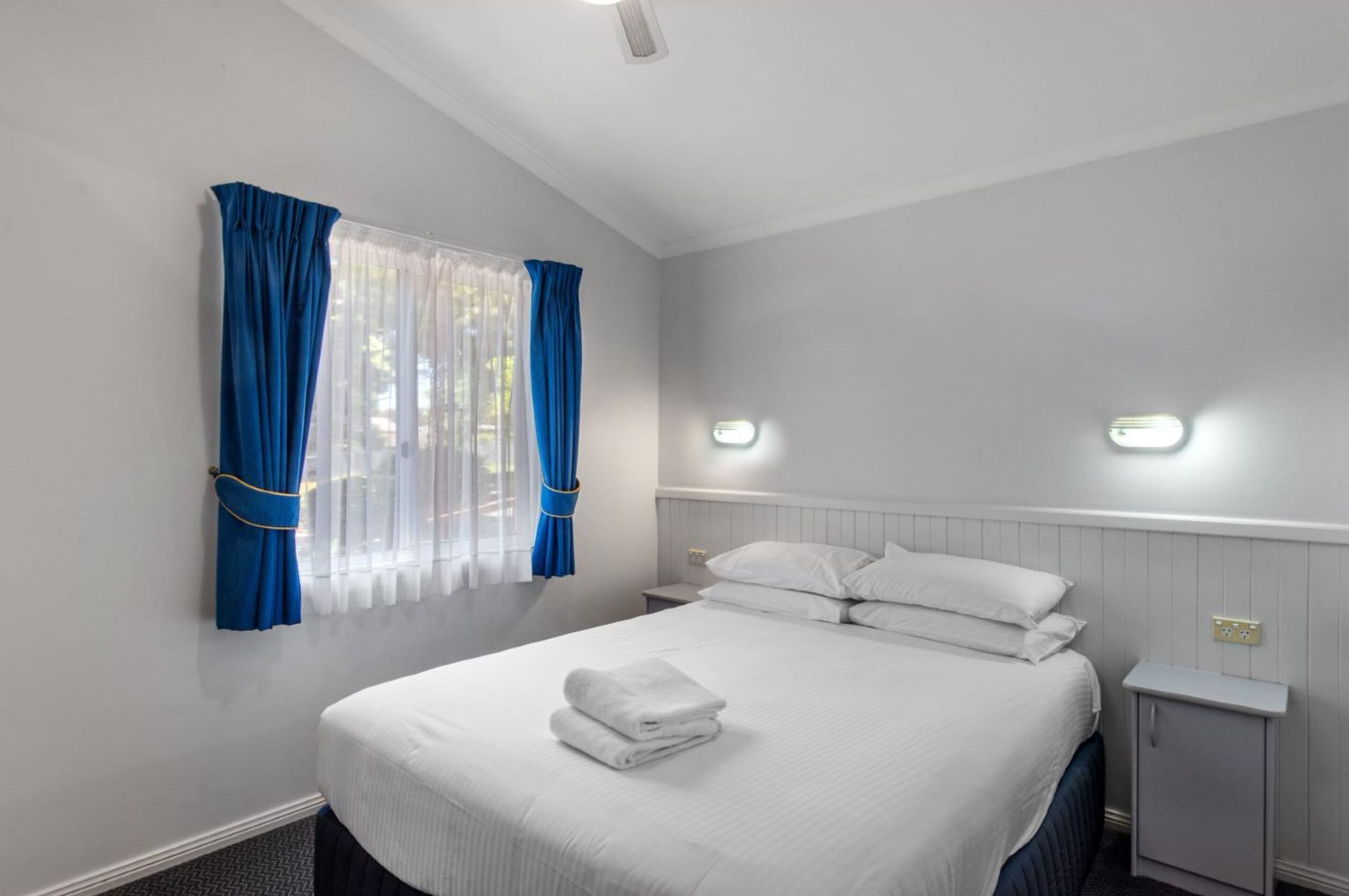 Deluxe 2 Bedroom Treetop Spa Cabin