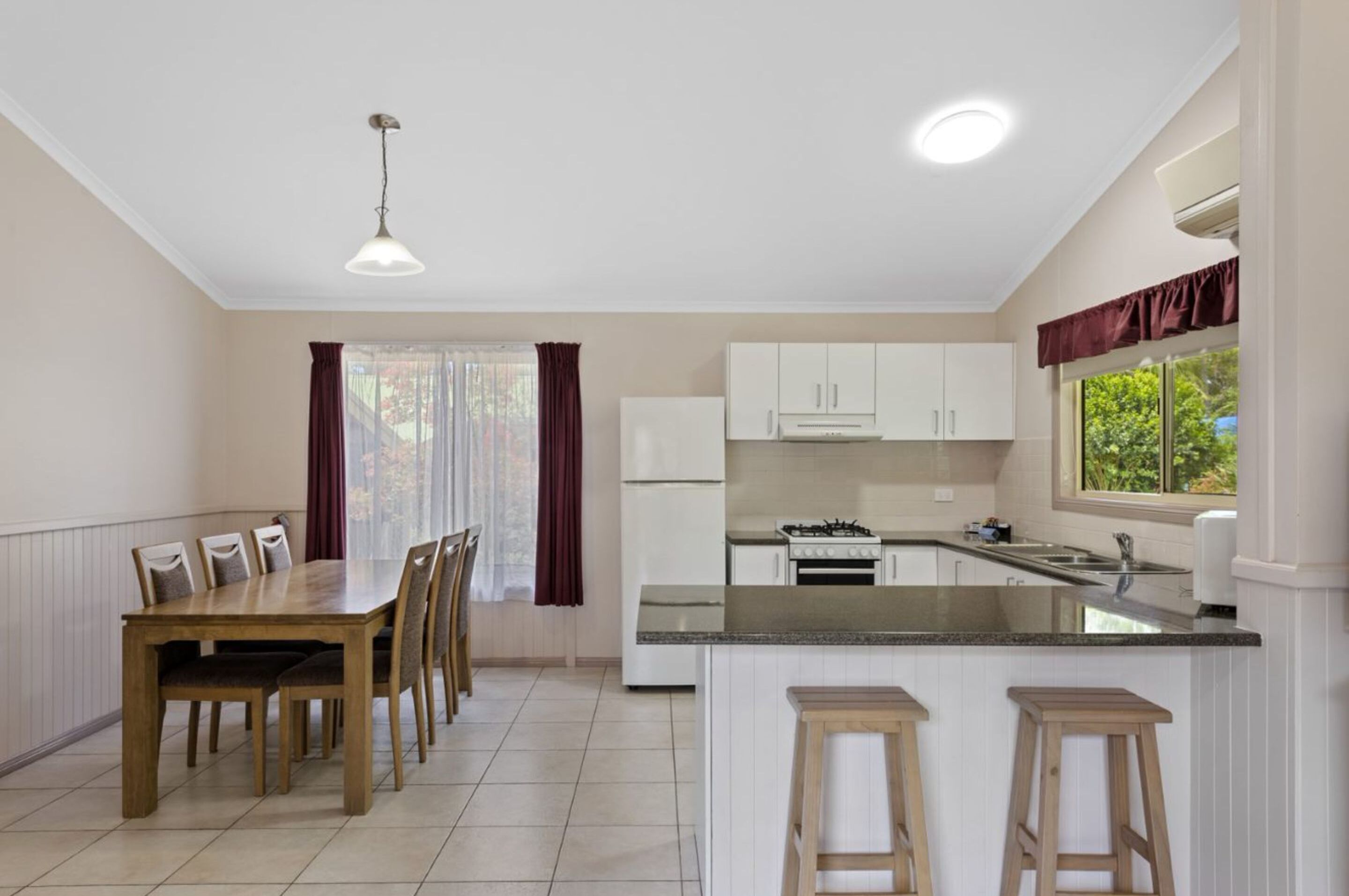 Deluxe 3 Bedroom Spa Villa | In-room dining