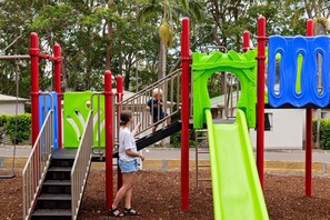 Khu vui chơi trẻ em - ngoài trời
