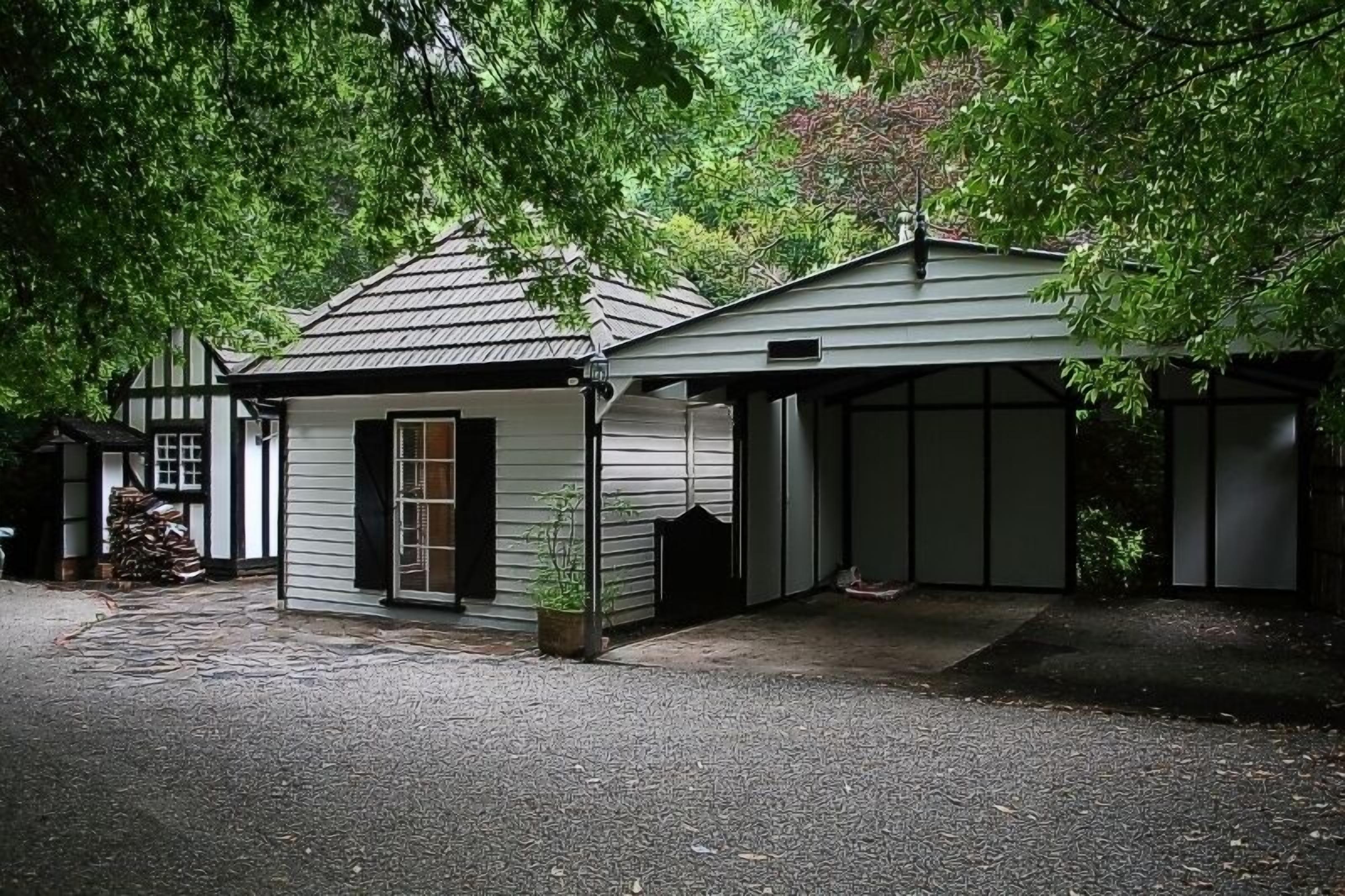 Tudor Cottages Mt Dandenong — image 28