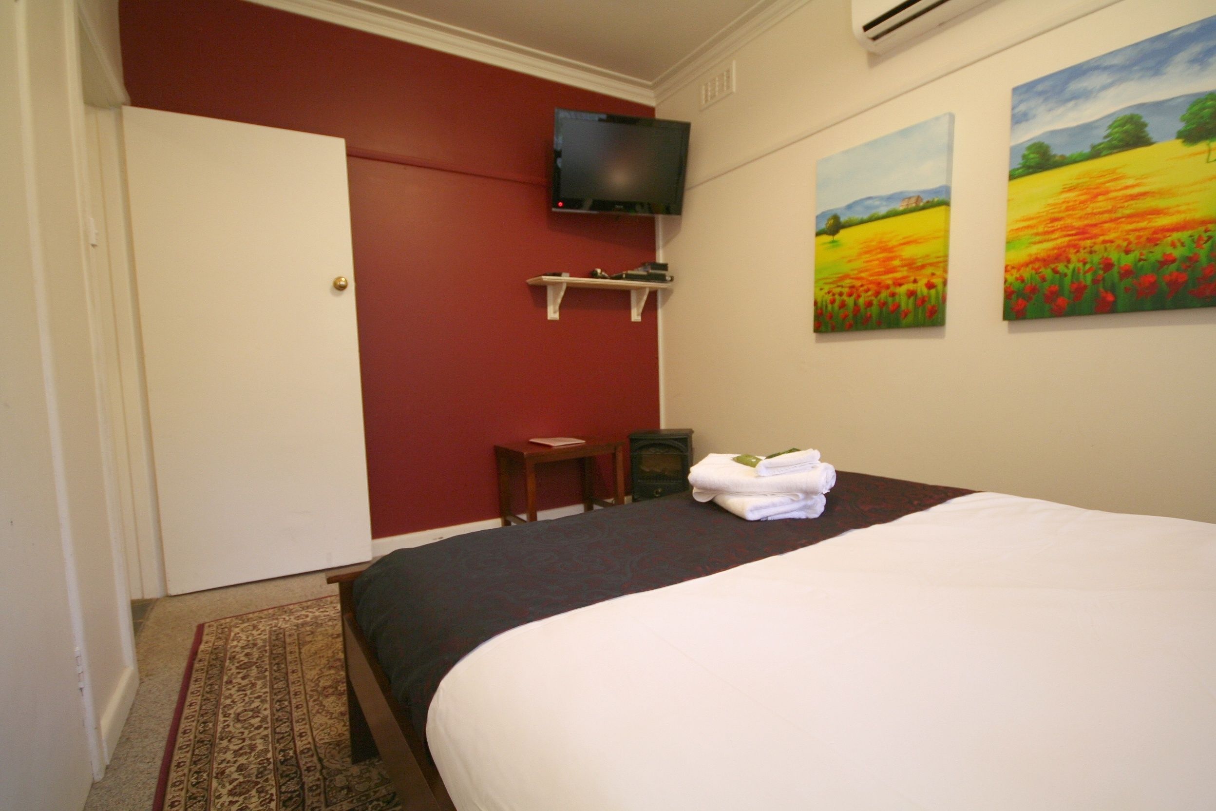 Tudor Cottages Mt Dandenong — image 4