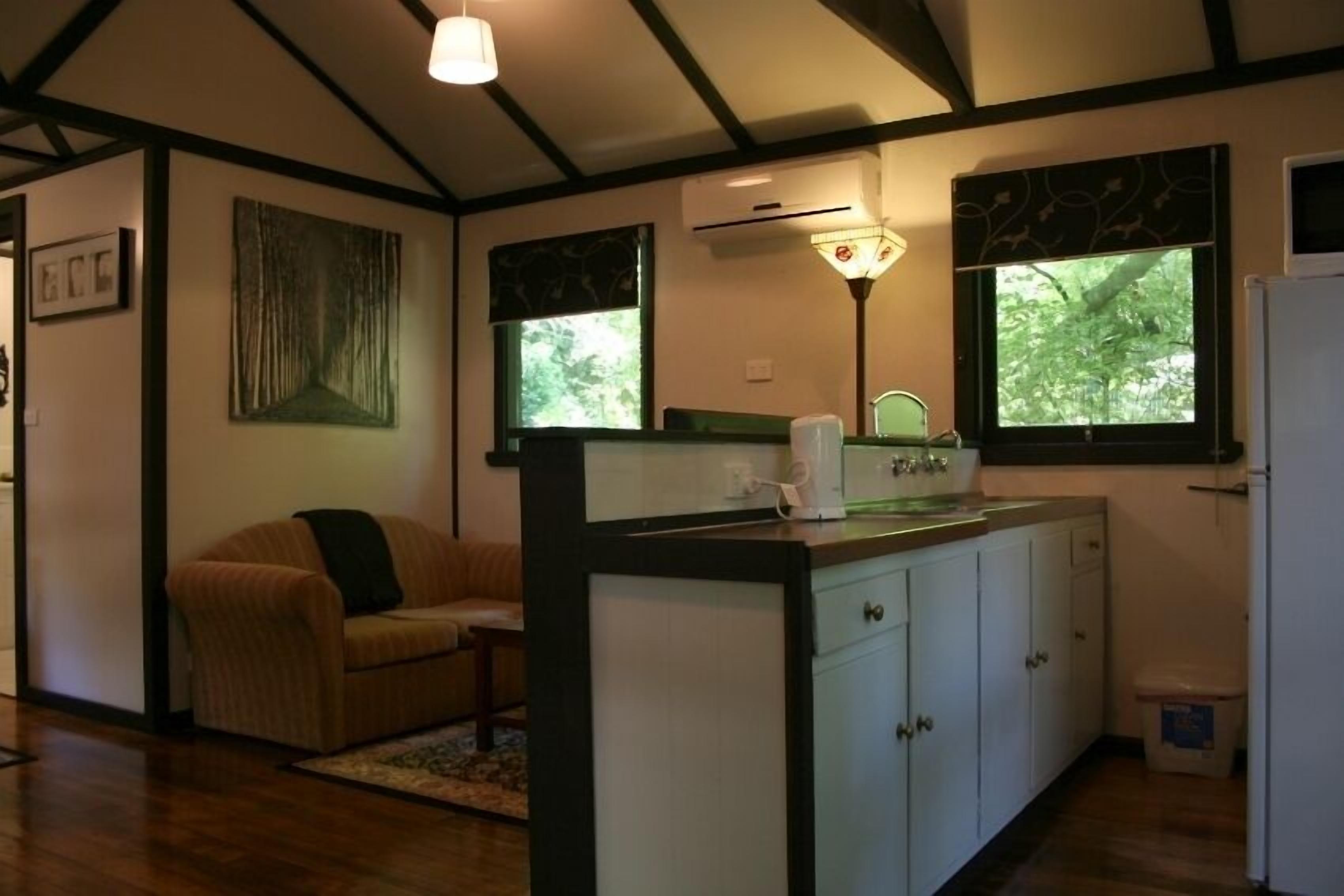 Tudor Cottages Mt Dandenong — image 10