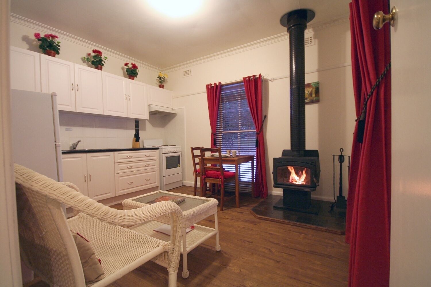 Tudor Cottages Mt Dandenong — image 12