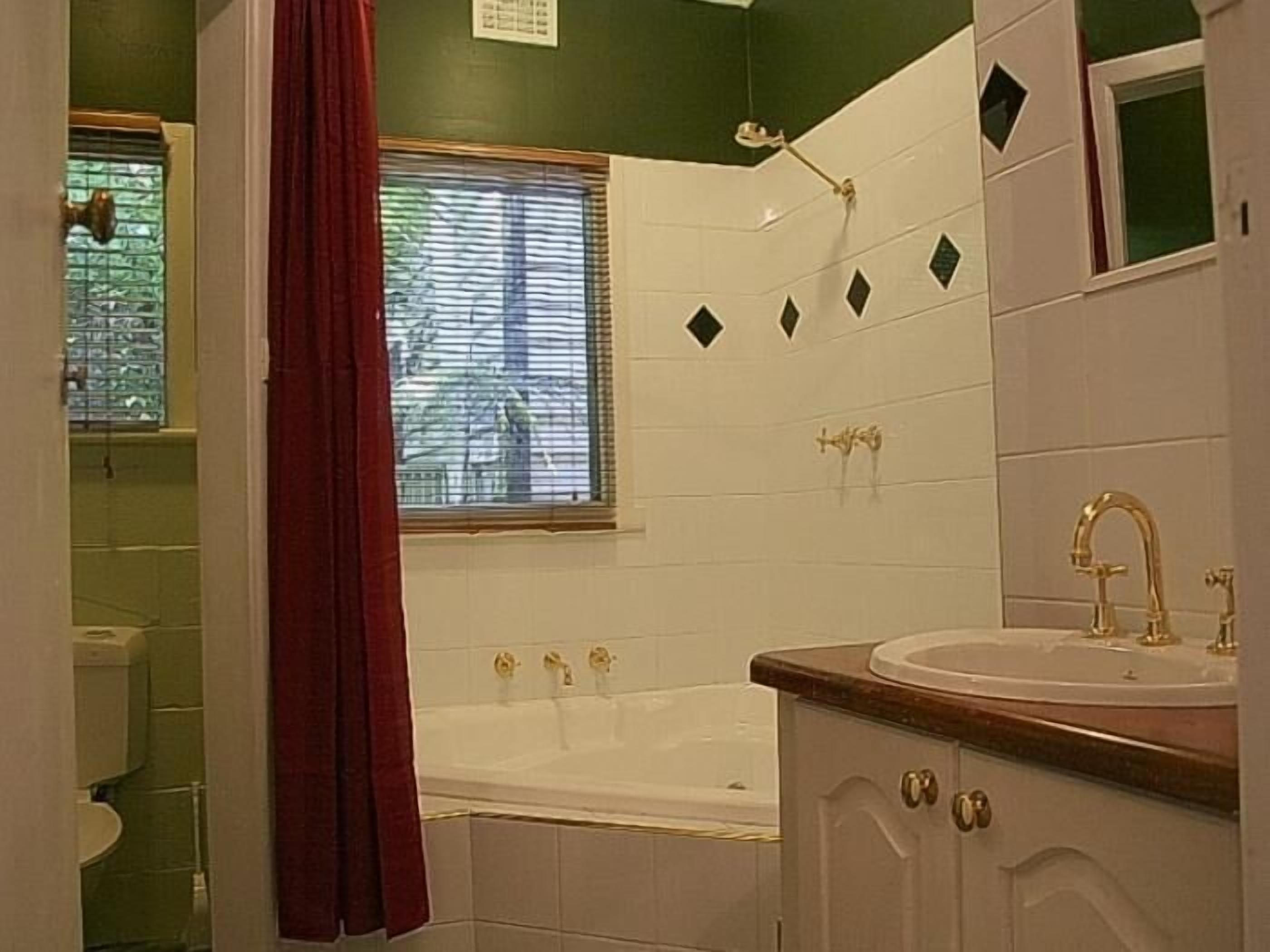 Tudor Cottages Mt Dandenong — image 23