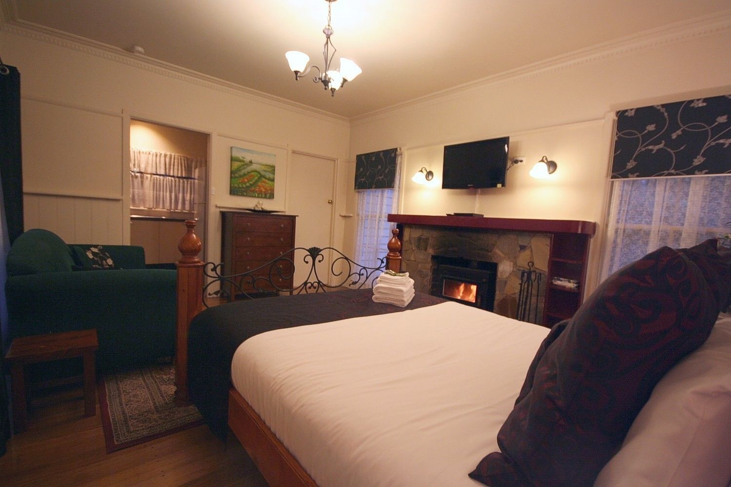 Tudor Cottages Mt Dandenong — image 5