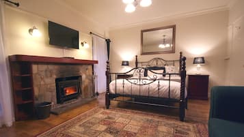 Individually decorated, individually furnished, laptop workspace