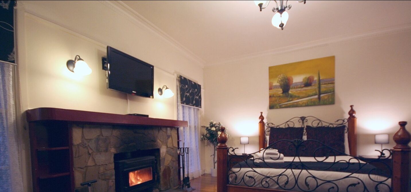 Tudor Cottages Mt Dandenong — image 3