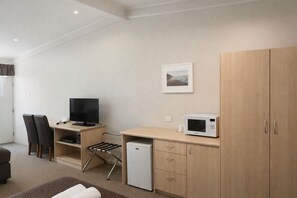 Habitación estándar con 2 camas individuales, 1 habitación | Escritorio, espacio para trabajar con un portátil, cortinas opacas