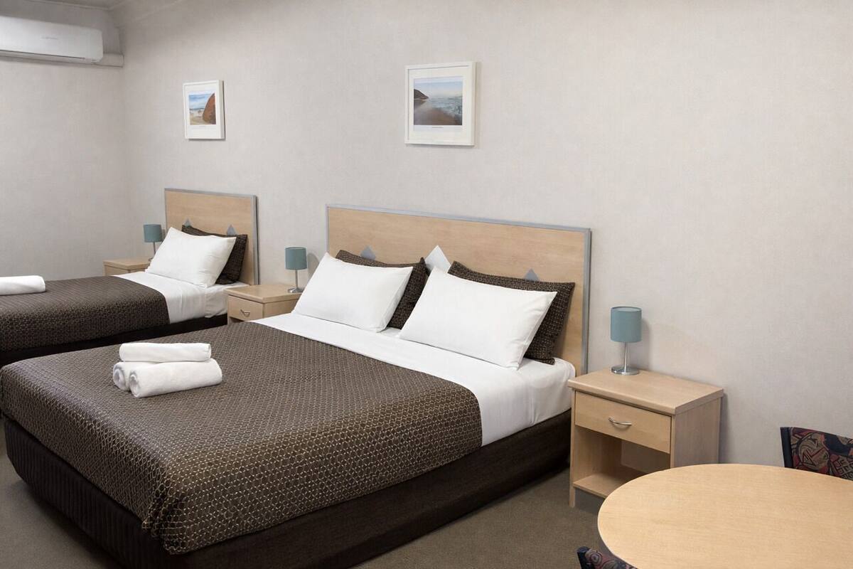 Standard Twin Room | Desk, laptop workspace, blackout drapes, iron/ironing board