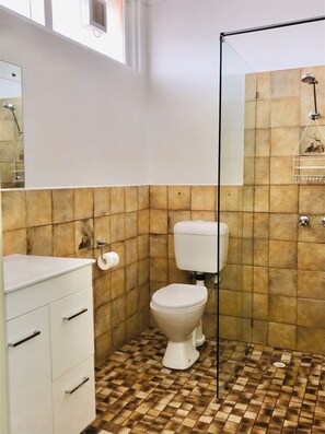 Standard Double Room | Bathroom